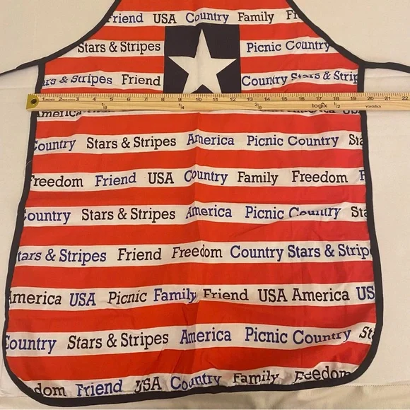 Set of 2 Patriotic Aprons with Hallmark Star Print Gift Bag - Picture 3 of 16